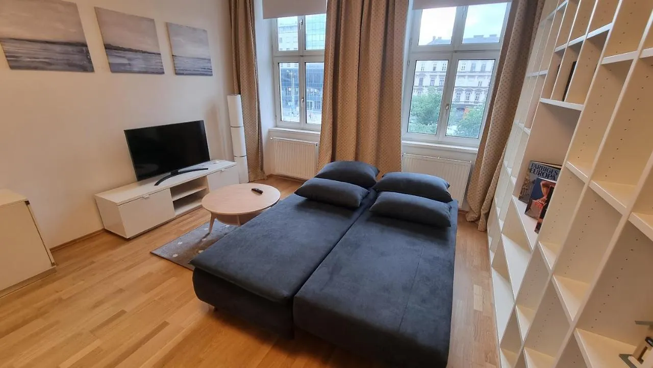 Sunny Apartment Next To Metro 1Br Vienna 0*,  Austria